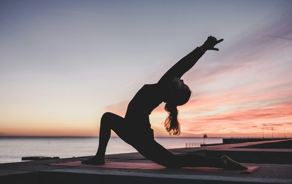 Où trouver les meilleures plages pour pratiquer le yoga au lever du soleil en Inde?