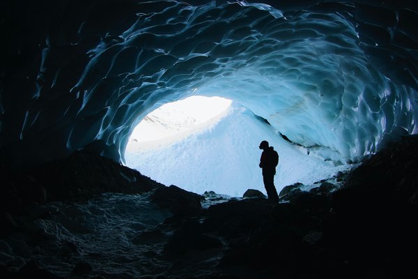 Comment organiser une visite des grottes de glace en Islande?